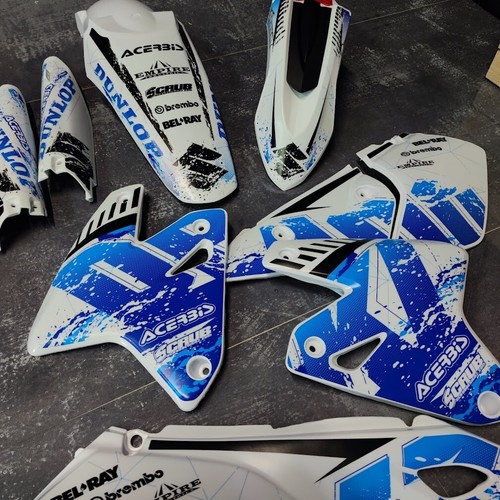 Kit grafica plastica suzuki - +,